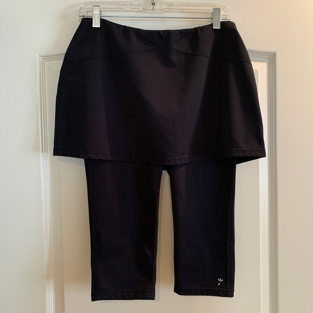ATHLETA Elation 2 In 1 Capri Black Size Medium